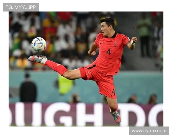 金玟哉与塔赫在后防线上的竞争关系持续升温